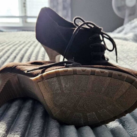 Brown Suede Dress Shoes - Size 9 - Picture 3 of 3